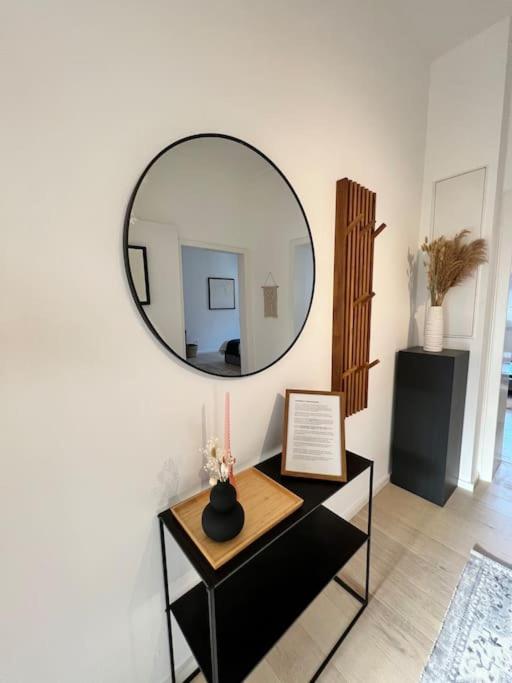Spacestays Designer Apartment Netflix Wifi Playstation 4 Balkon Есен Екстериор снимка